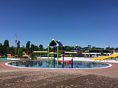Vodní ráj láká návštěvníky na nový nerezový bazén pro děti a nově natřené a vyčištěné tobogány.
