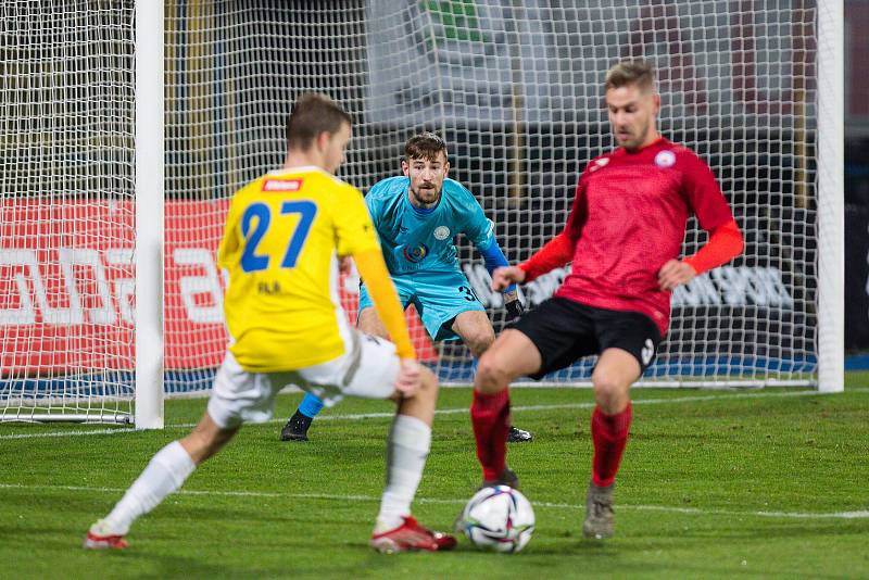 Jihlavští fotbalisté (ve žlutém) se ve čtrnáctém kole FORTUNA:NÁRODNÍ LIGY utkali na domácím hřišti s Vyškovem.