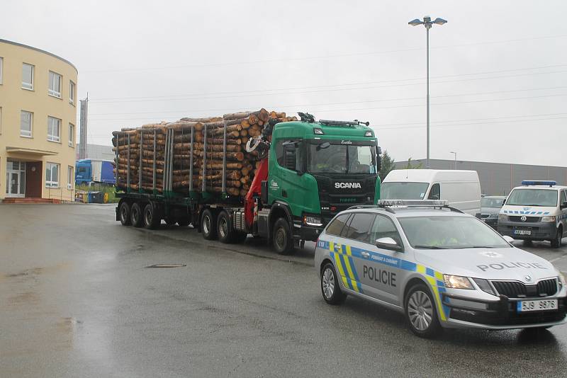 Policisté na Vysočině se zaměřily na kontroly kamionů s dřevem.