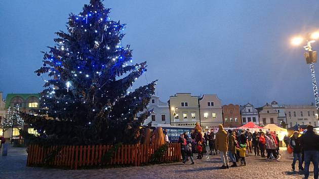 Vánoční strom v Havlíčkově Brodě.