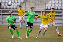 Fotbalisté FC Vysočina Jihlava (ve žlutých dresech) doma podlehli Příbrami 1:2 a opět o něco více si zkomplikovali situaci v tabulce druhé ligy.