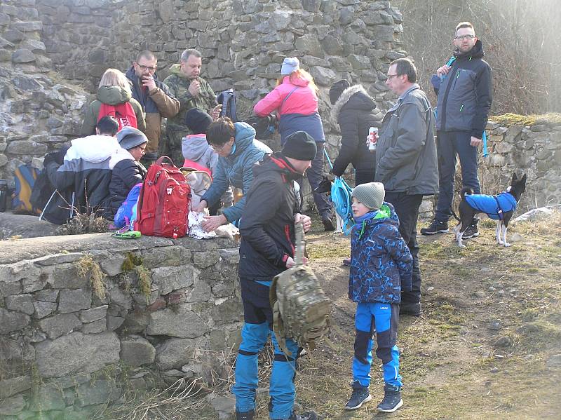 Na sobotní akci pod hradem Rokštejn mířili turisté v celých houfech