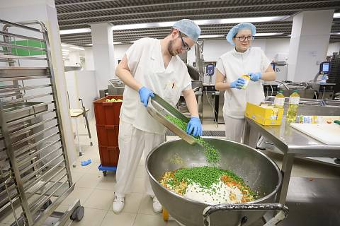 Kuchyně Nemocnice Jihlava připravuje téměř dva tisíce jídel denně.