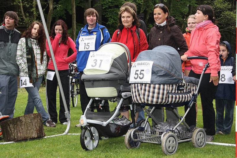 Maminky s kočárky, běžci, cyklisté i jezdci na koloběžkách. Ti všichni se v sobotu sešli v táboře u Rohozné na sedmém ročníku tradičního půlmaratonu.