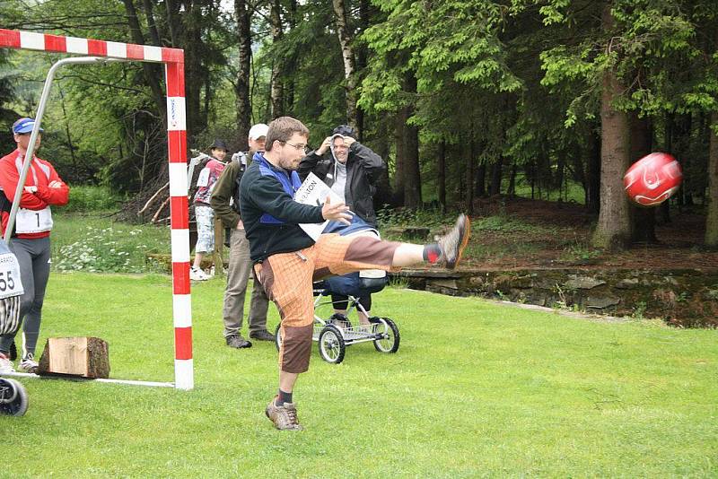 Maminky s kočárky, běžci, cyklisté i jezdci na koloběžkách. Ti všichni se v sobotu sešli v táboře u Rohozné na sedmém ročníku tradičního půlmaratonu.