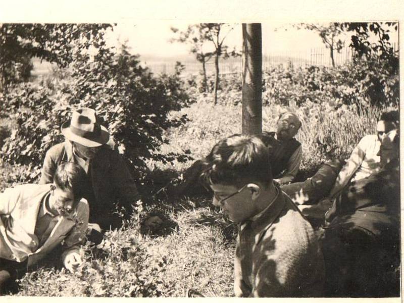 Rok 1944. Návštěva rodiny Reynkových.