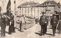 Slavnostní nástup jihlavských hasičů na Masarykově náměstí v Jihlavě při sjezdu roku 1931.