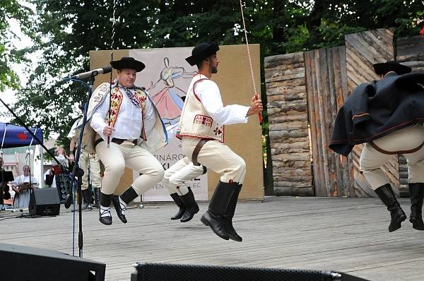 Mezinárodní folklorní festival v Červeném Kostelci.