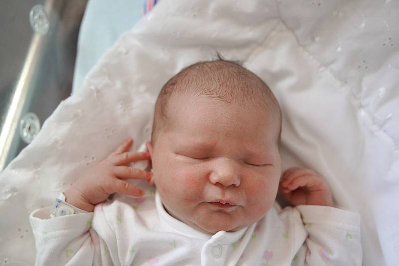 Nela Musáková z Jaroměře se narodila 27. července 2020 ve 21:15 hodin. Holčička vážila 3465 g a měřila 47 cm. Domů si ji odvezli rodiče Šárka a Libor, těšila se na ni i sestřička Ema (3 a půl roku).
