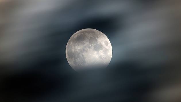 Částečné zatmění se dalo pozorovat a vyfotografovat v mezerách mezi mraky. Zajímavé efekty vznikaly při příchodu mraku, když se  promítnul na snímek Měsíce s delší expozicí trvající několik vteřin.