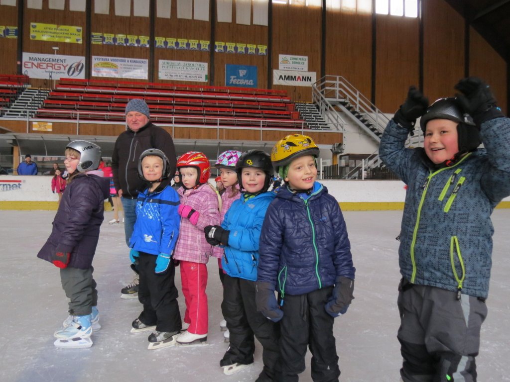 Novoměstští předškoláci dováděli na ledě - Náchodský deník