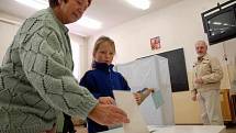 Volby 2008 v sobotu 18. října dopoledne na Střední průmyslové škole v Novém Městě nad Metují.