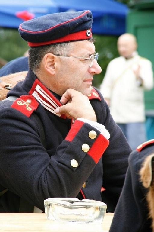  Bitevní ukázku připomínající krvavé události prusko-rakouské války roku 1866, která tehdy silně poznamenala region Náchodska a Hradecka a nesmazatelně se zapsala do zdejších dějin, si v sobotu připomněli ve Vysokově.