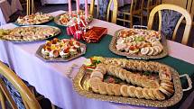 Vánoční cukroví a pokrmy v podání žáků hotelovky v Hronově může být inspirací pro hospodyňky.