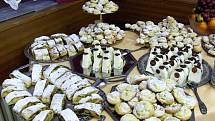 Vánoční cukroví a pokrmy v podání žáků hotelovky v Hronově může být inspirací pro hospodyňky.