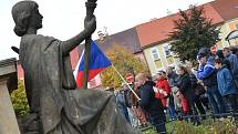 Demonstrace proti imigraci, za okamžité vystoupení České republiky z Evropské unie a za svrchovaný český stát se uskutečnila v sobotu odpoledne na českoskalickém Husově náměstí.