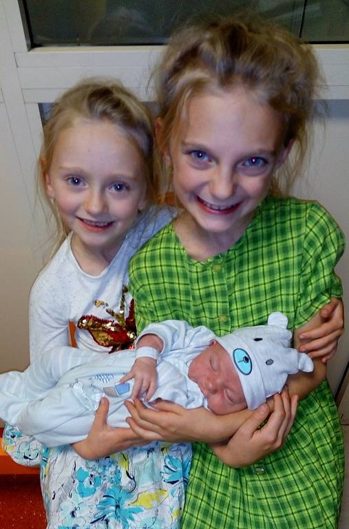 TADEÁŠ MASTÍK se narodil v pátek 29. září 2017 ve 3.30 hodin rodičům Janě a Davidovi. Jeho míry byly 3680 gramů a 50 centimetrů. Doma se na něho těšili sourozenci.
