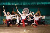 Kolumbijský soubor CreaDanza předvádí tradiční kolumbijské tance. Soubor má široký taneční repertoár, který zahrnuje rytmy ze všech regionů Kolumbie. Svou zemi úspěšně reprezentují na festivalech po celém světě.