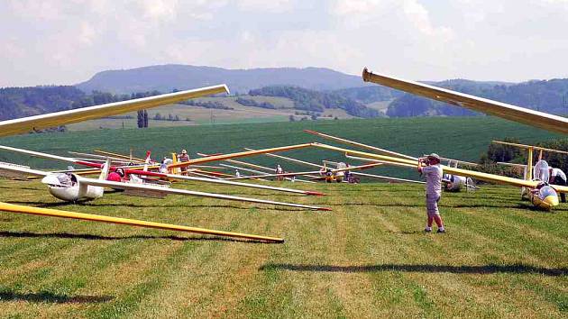 Loňských závodů se zúčastnilo celkem 33 pilotů, kteří během týdne absolvovali šest disciplín, z nichž pět bylo bodovaných. Vítězem soutěže, 