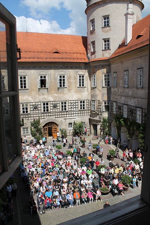  Novoměstská filharmonie hrála dětem melodie ze známých filmů.