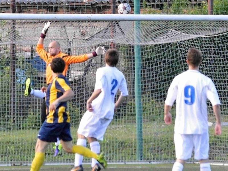 HOSTÉ sice připravili náchodskému brankáři Balážovi několik horkých chvilek, ten ale nakonec čisté konto udržel.