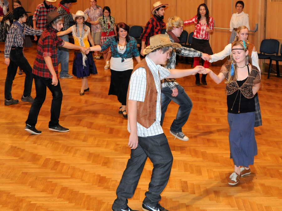 Fotogalerie: Taneční v Hronově ve stylu country - Náchodský deník