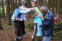 Součástí čtyřdenního setkání bude i branný závod, při kterém si děti vyzkouší  svou obratnost na laně.