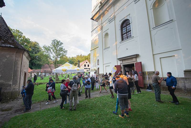 Martínkovický kostel sv. Jiří a Martina hostil slovenské interprety – Moyzesovo kvarteto a hornistku Zuzanu Rzounkovou. Koncert si přišlo vyslechnout 121 posluchačů, výtěžek z dobrovolného vstupného činil částku 13 438 Kč.