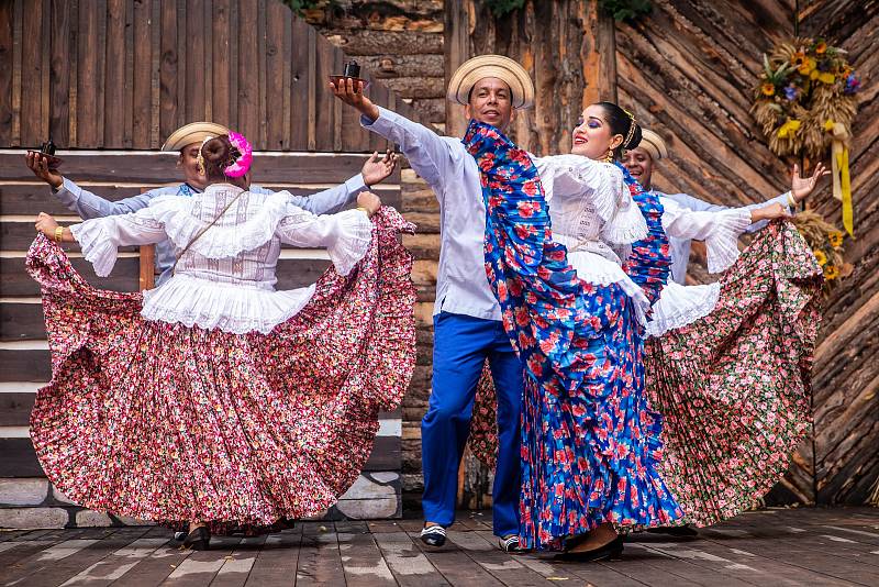 Mezinárodní folklorní festival v Červeném Kostelci