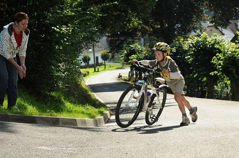 Cyklistické závody do vrchu.