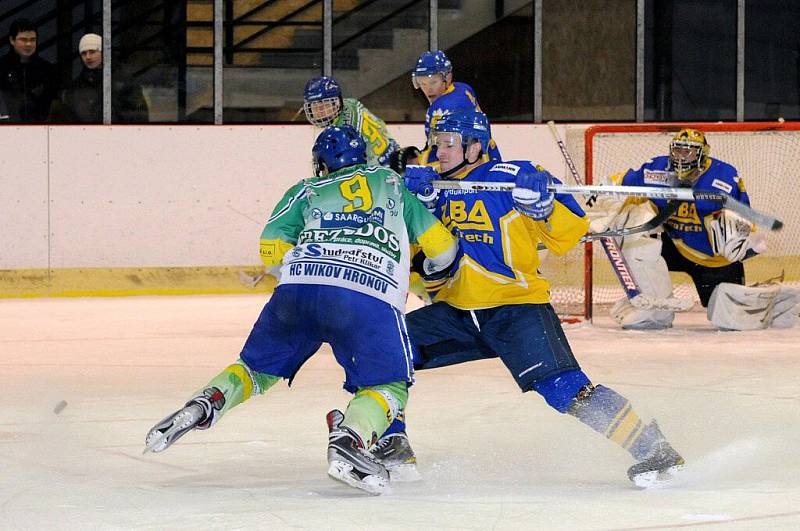 Hokejové utkání HC Wikov Hronov – Spartak Nové Město nad Metují 1:5 (0:1, 1:3, 0:1). 