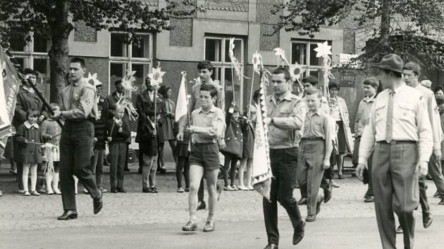 Česká Skalice. Prvomájový průvod 1968.