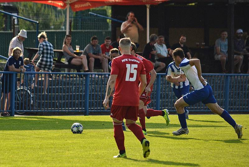 Náchod ve středečním duelu porazil Trutnov 4:2.