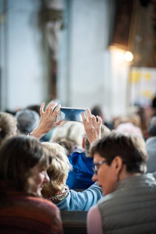 V božanovském kostele sv. Máří Magdalény odstartoval letní hudební festival klasické hudby Za poklady Broumovska. Foto: Jakub Šleis