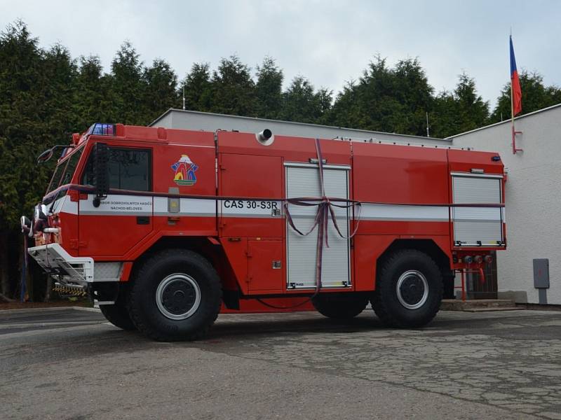 NOVÁ CISTERNA bude pro běloveské dobrovolné hasiče velice užitečným pomocníkem.
