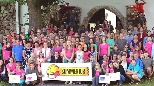 Letos byli dobrovolníci na Broumovsku už potřetí, a to v rámci projektu SummerJob.