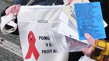 Dobrovolnice Sabina Hilmanová a Jennifer Bubeníčková vybíraly peníze na boj proti AIDS.