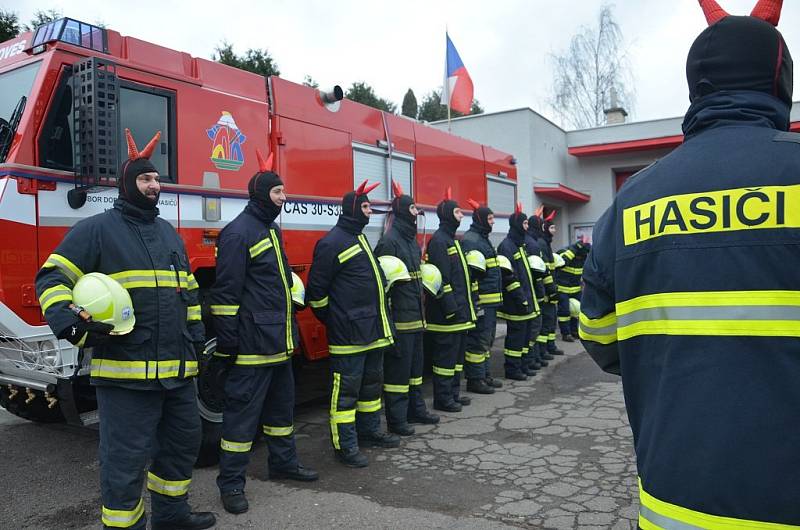NOVÁ CISTERNA bude pro běloveské dobrovolné hasiče velice užitečným pomocníkem.