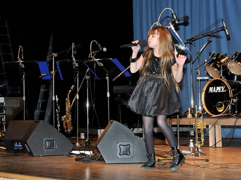 PLES ROZPROUDILA jedenáctiletá polská zpěvačka Oliwia Wieczorek. 