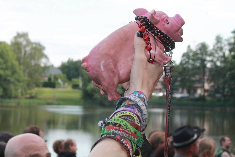 Třídenní festival si užívaly stovky návštěvníků, kterým přijelo zahrát více než 40 kapel.