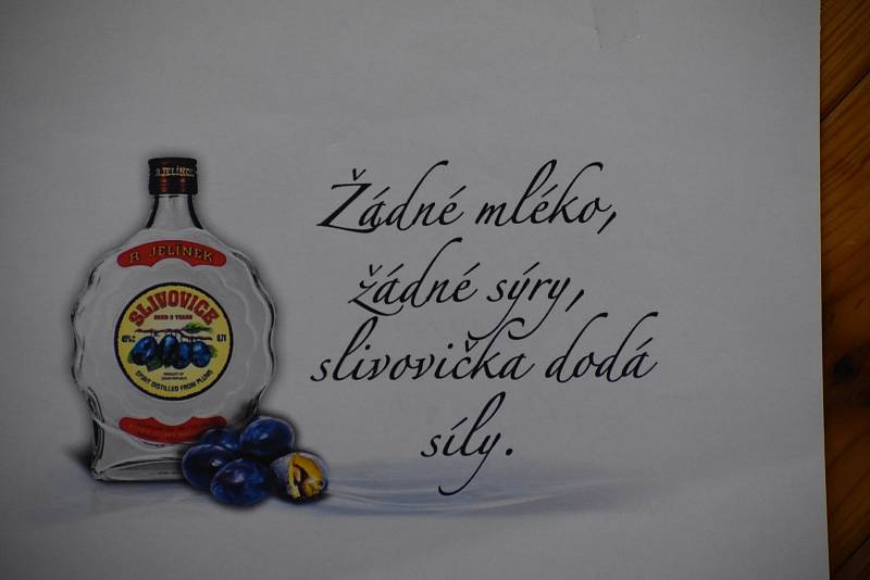 Tradiční výzvu pořadatelů Martínkovického koštu letos vyslyšely desítky milovníků pěstitelských destilátů, kteří do 14. ročníku soutěže přihlásili celkem 63 vzorků. Mezi nimi bylo i 15 jablkovic, pět hruškovic, 18 směsek a překvapivě 25 slivovic.