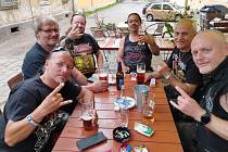 Metalisté přijeli o víkendu do Josefova, aby před blížícím se festivalem Brutal Assault pomohli zvelebit kousky pevnosti, které jsou po několik srpnových dní kulisou pro metalový dýchánek. Tentokrát pomohli připravit nové zázemí pro kapely v Bastionu IV. 