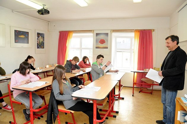 PŘIJÍMACÍ ZKOUŠKY na střední polygrafické škole ve Velkém Poříčí se konaly podle jednotných celostátních testů. 