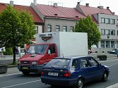  Každodenní  realita v České Skalici: tisíce aut projíždějí centrem. 