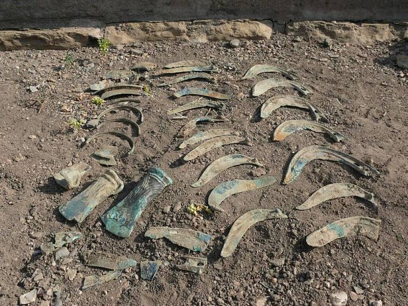 V Novém Městě nad Metují byl nazelen tři tisíce let starý bronzový poklad.