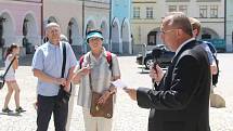 V Novém Městě nad Metují má nově pamětní desku Jan Karel Rojek, někdejší zdejší děkan a národní buditel. Své místo našla na zdi Spolkového domu na Husově náměstí, směrem k děkanskému kostelu, kde Rojek působil. 