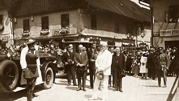 DO NÁCHODA zavítal T. G. Masaryk jako prezident v červenci 1926, když konal okružní jízdu po městech českého severovýchodu. 