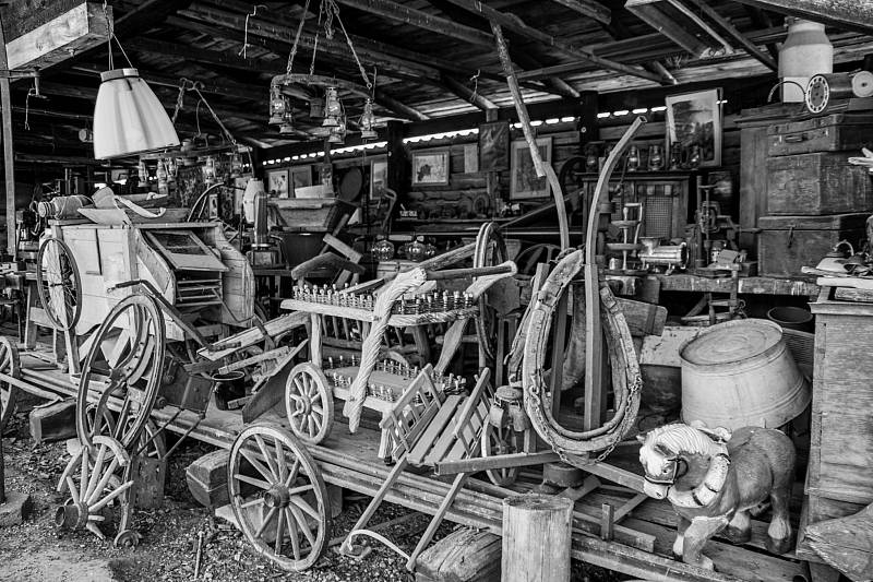 Urbex. Vášeň, risk, dobrodružství, nebezpečí, nadšení, napětí, vzpomínky, co jednou budou pokladem všech dávno opuštěných míst.