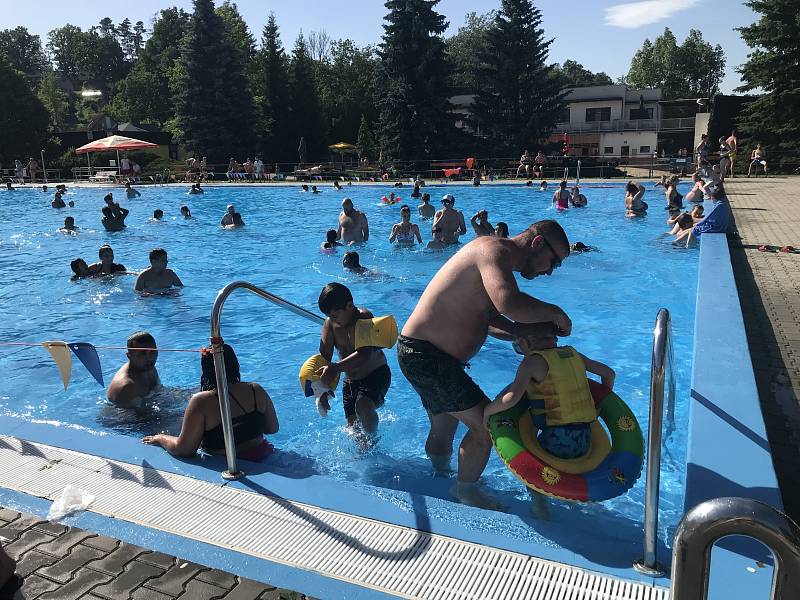 Jiráskovo koupaliště v Náchodě v neděli 19. června.