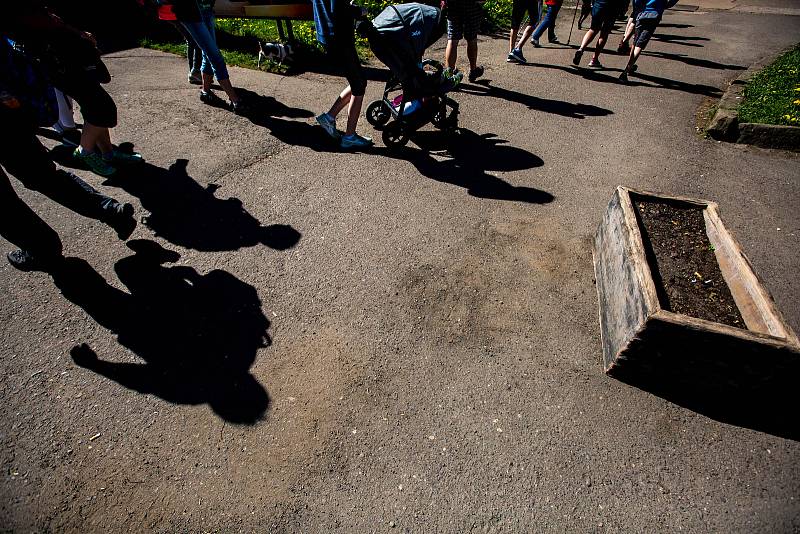 Skalní město Adršpach je o víkendech a prázdninách po velkým náporem tisíce turistů. Mnohdy zde kolabuje doprava.